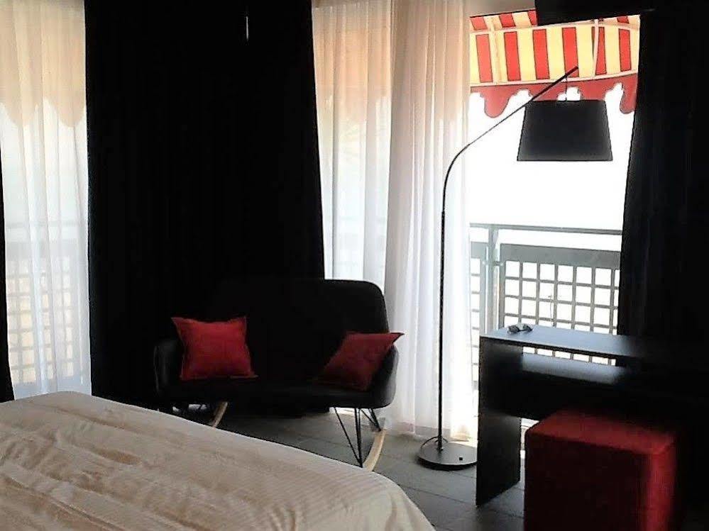 Hotel Manila 3*